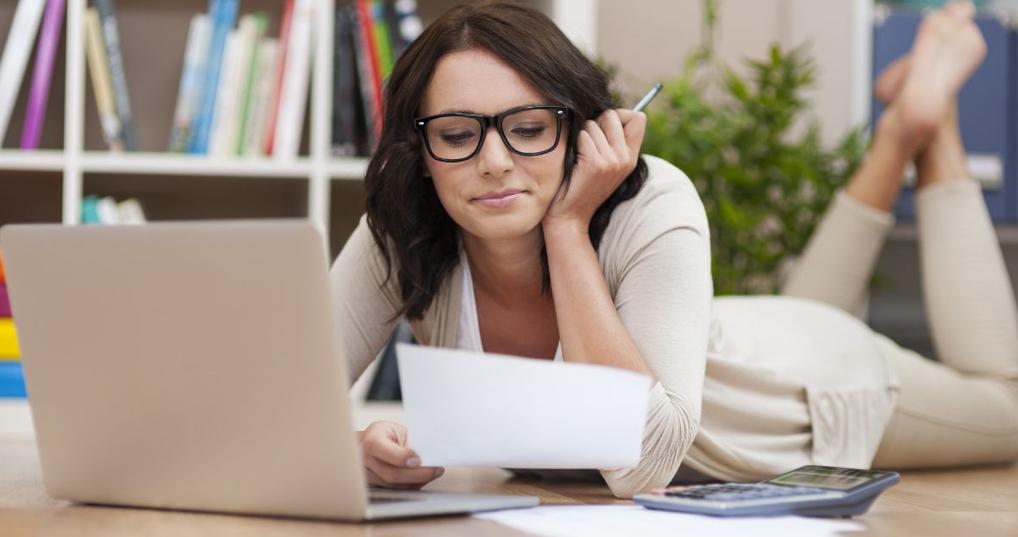 woman considering amex personal savings account